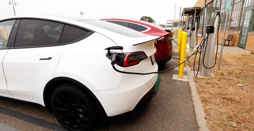 Sve više autodivova prihvaća Teslin standard za punjenje električnih auta