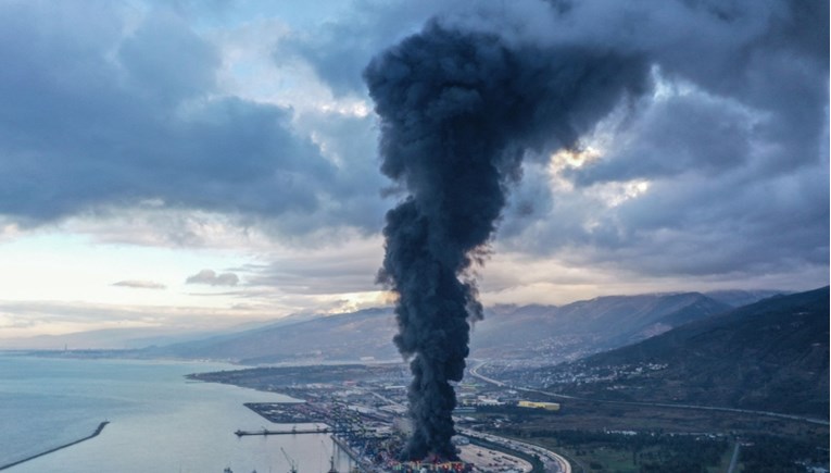 VIDEO Ogroman požar u luci u Turskoj, gori već dva dana