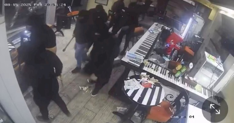VIDEO Batinaši u Srbiji upali u kafić. "Pretukli su goste, konobarica je na Hitnoj"
