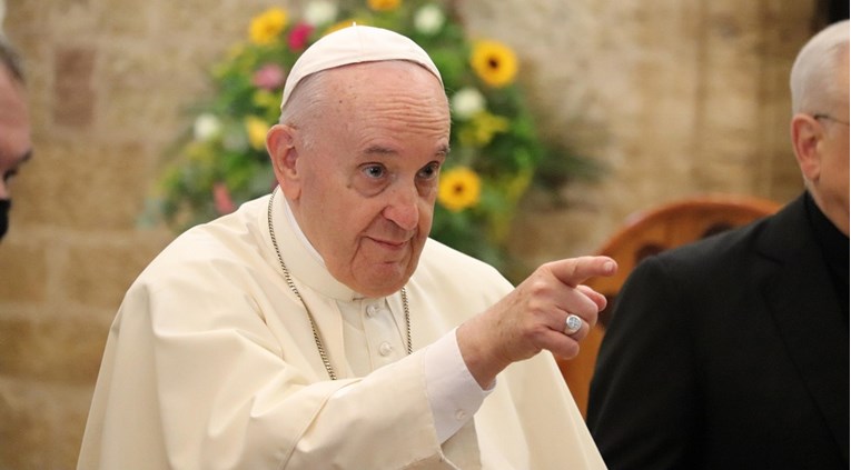 Papa zahvalio novinarima što su pomogli razotkriti seksualne skandale u Crkvi