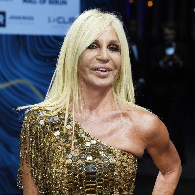 Donatella Versace odstupit će s mjesta glavne kreativne direktorice brenda