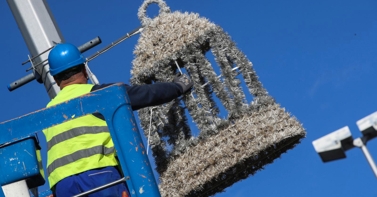 FOTO Mjesec dana prije Adventa u Zagrebu počelo ukrašavanje prometnica