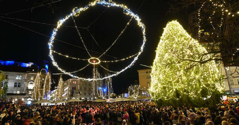 Svečano upaljene lampice u Ljubljani, evo kako je ove godine ukrašen grad za advent