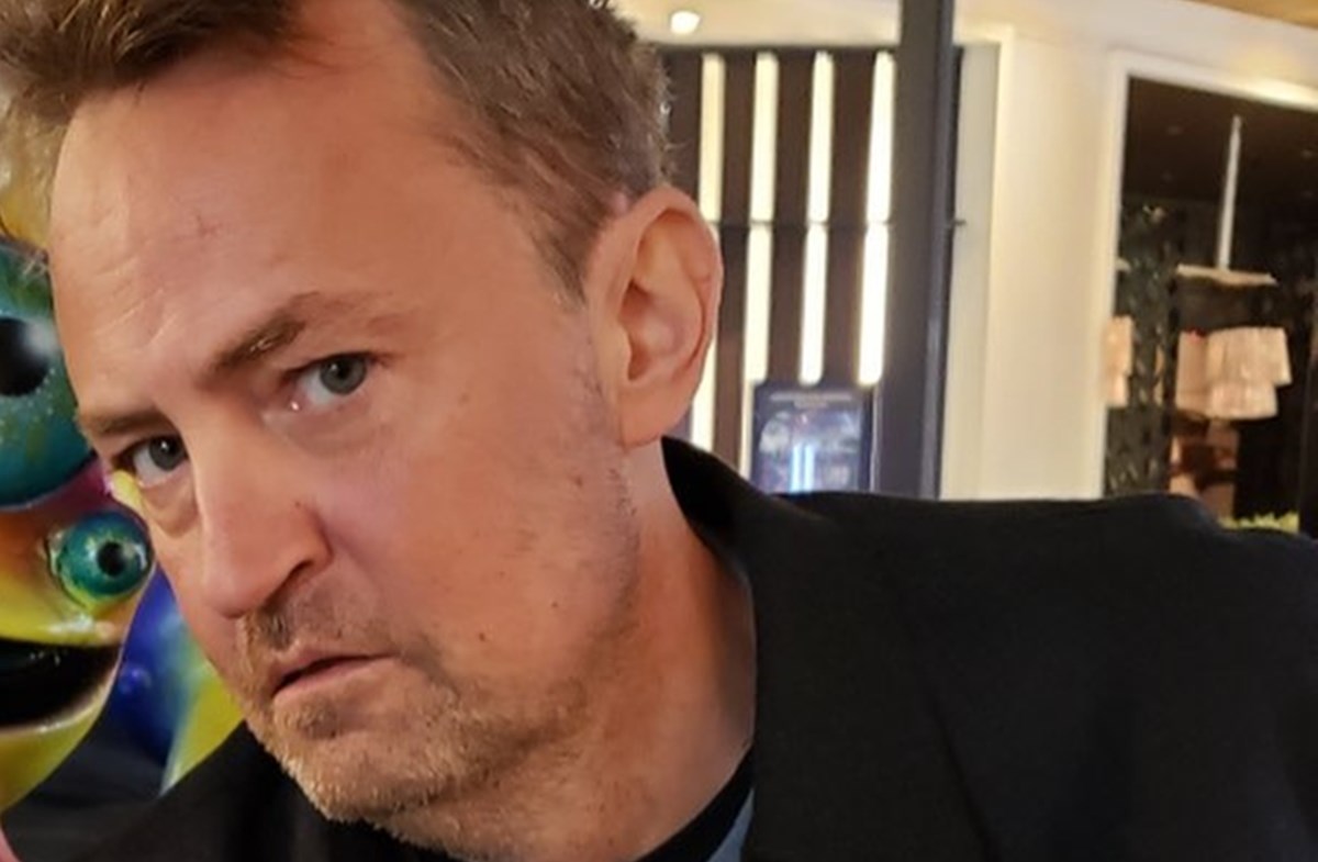 Nakon prekida s 21 godinu mlađom, Matthew Perry traži curu preko interneta