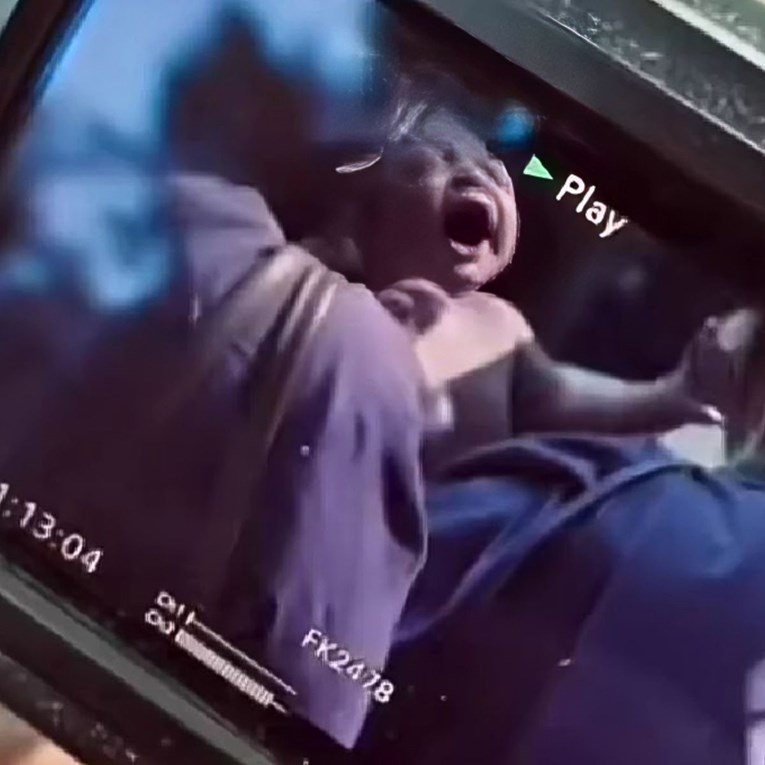 Žena rodila na ulici u Bangkoku nakon što je evakuirana bolnica