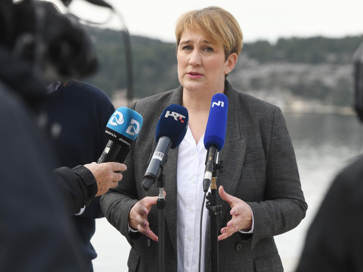 Anonimno pismo uznemirilo Supetar. Gradonačelnica: Spremni smo za sve