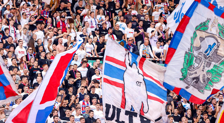 Torcida u Rijeku stiže vlakom: Bili vlak u sivome gradu. Zajedno do pobjede!