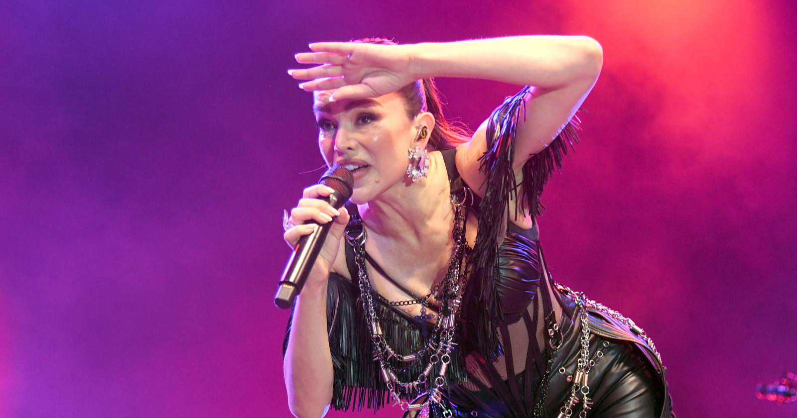 Severina nastupala na Terezijani u crnom kožnom outfitu s lancima