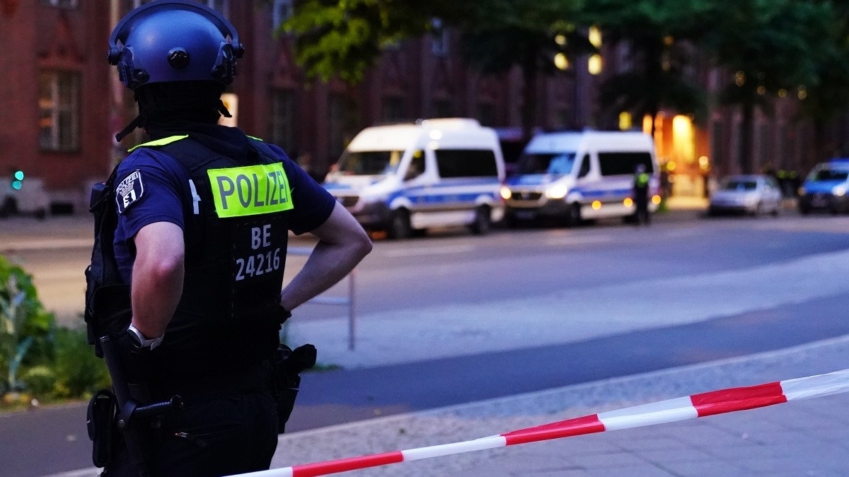 Muškarac u Njemačkoj nožem napao prolaznike, policija ga traži helikopterima