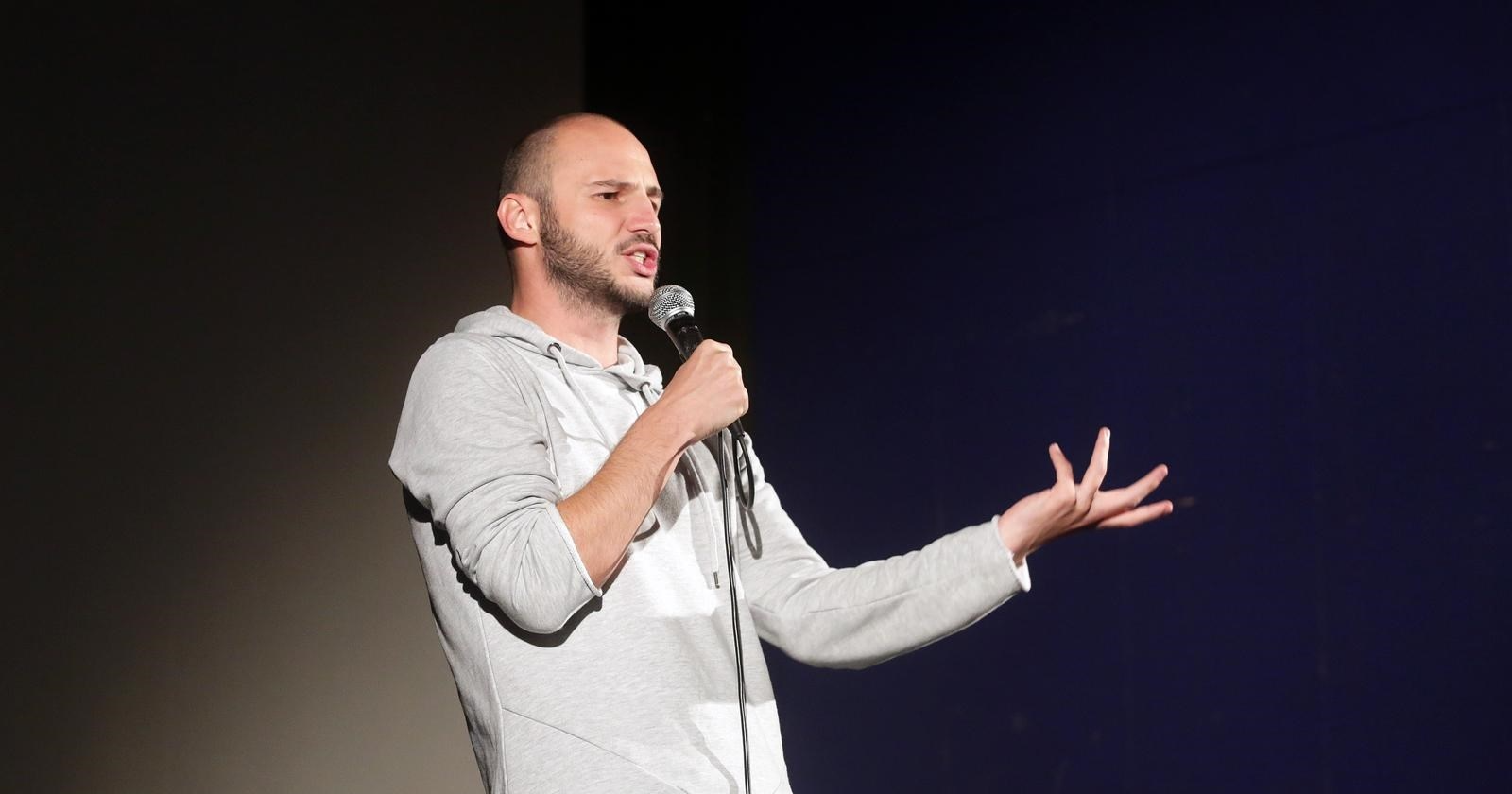 Domaći komičar se šalio o silovanju. Posjetiteljica: Napustila sam klub kad je krenuo