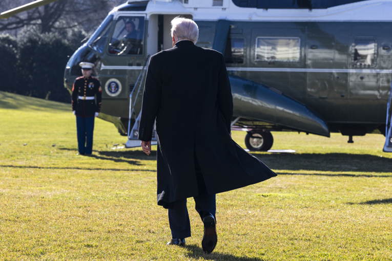 Trump se činio nezaustavljivim. Sad trpi udarac za udarcem uoči važnog govora