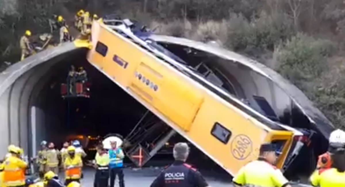 VIDEO U prevrtanju autobusa u Kataloniji ozlijeđeno 45 osoba