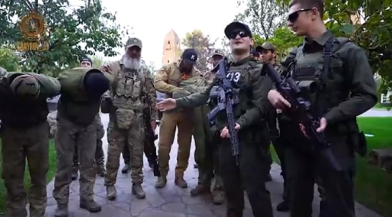 Kadirov objavio snimku: "Sinovi su mi s bojišta donijeli poklon - tri zarobljenika"