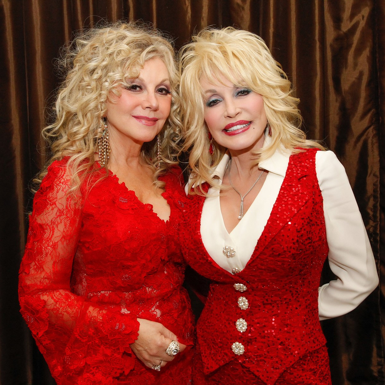 Sestra Dolly Parton progovorila o njezinim posljednjim danima: "Znala je kamo ide"