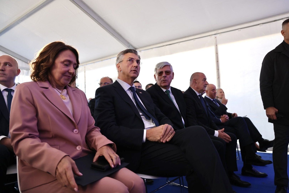 Plenković održao govor. Nije rekao ni riječi o padu Vučića