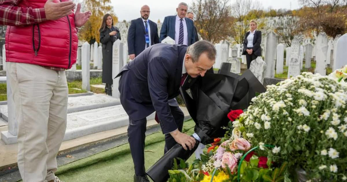 Ivica Dačić posjetio grob Halida Bešlića: "Nedostaje njegova dobrota"