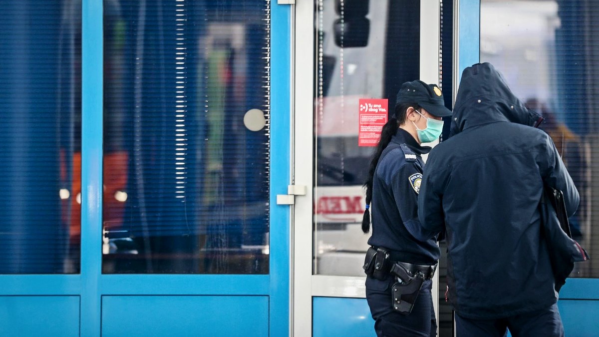 Policija u Erdutu uhvatila Hrvaticu i Srbina s lažnim PCR testom