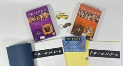 Scenariji dviju epizoda Prijatelja koji su pronađeni u smeću prodani na aukciji