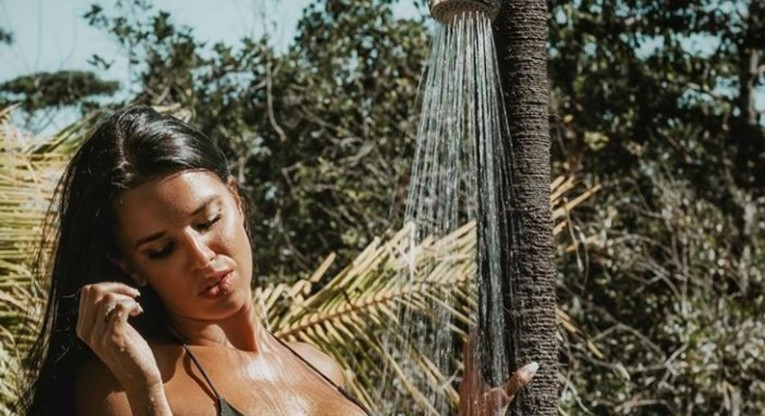 Ivana Knoll pokazala guzu u tangama, fotka je brutalna