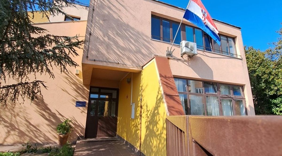 Djevojka pala s prvog kata Centra za rehabilitaciju u Puli. Ministarstvo istražuje