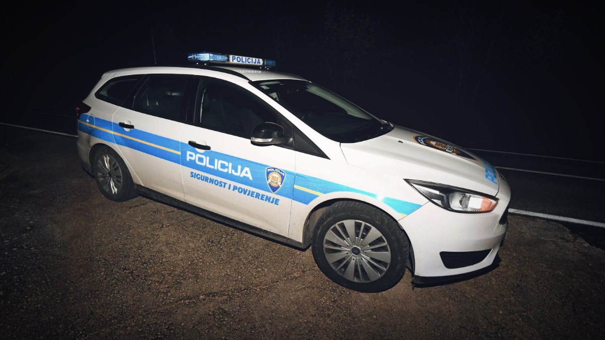 Četvorica sjekirama, palicama i pištoljem napala 22-godišnjaka u Zagorju