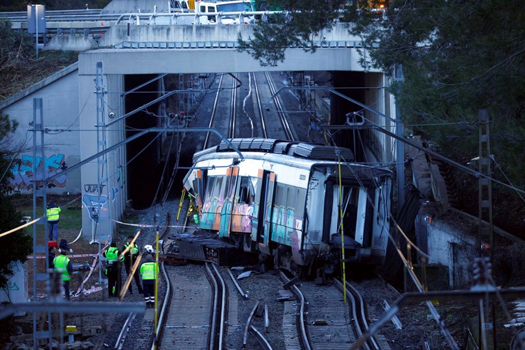 Nakon velikih nesreća polovica Španjolaca kaže da se više ne bi vozila vlakovima