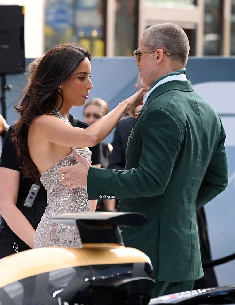 Gesta partnerice Brada Pitta na crvenom tepihu u Londonu oduševila glumčeve fanove