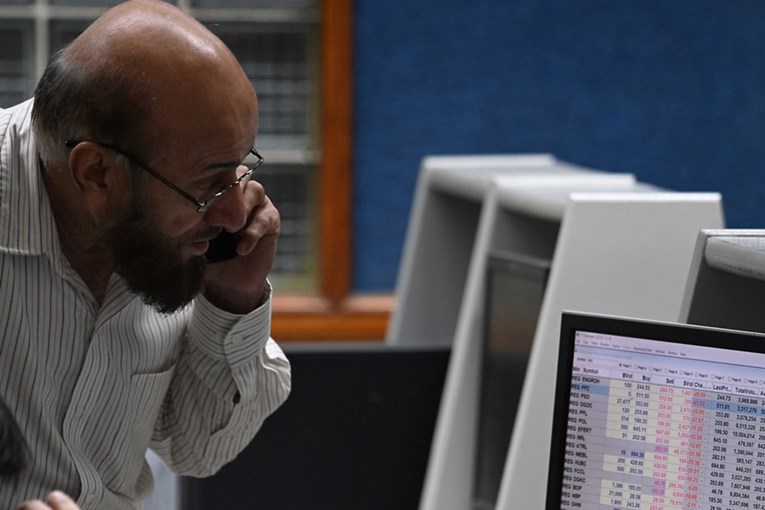 Cijene nafte zbog rata u Iranu rastu. Svijet strahuje od recesije