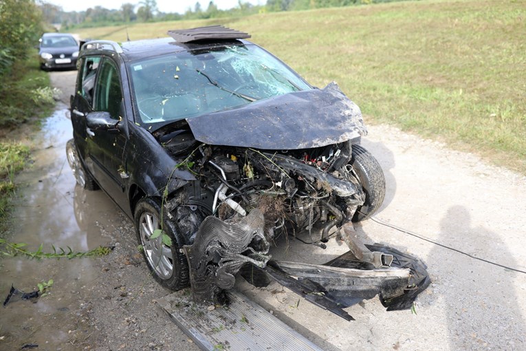 FOTO Mlađa vozačica u Međimurju mrtva pijana vozila i uništila auto