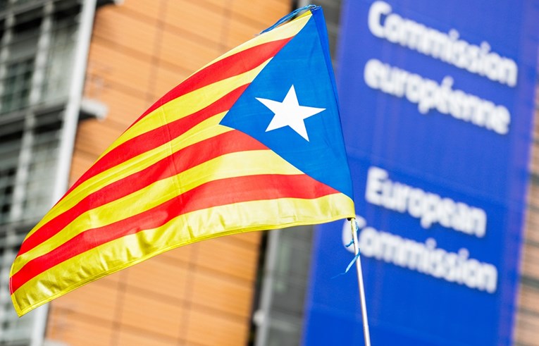 Španjolska vlada traži zatvaranje triju katalonskih veleposlanstava