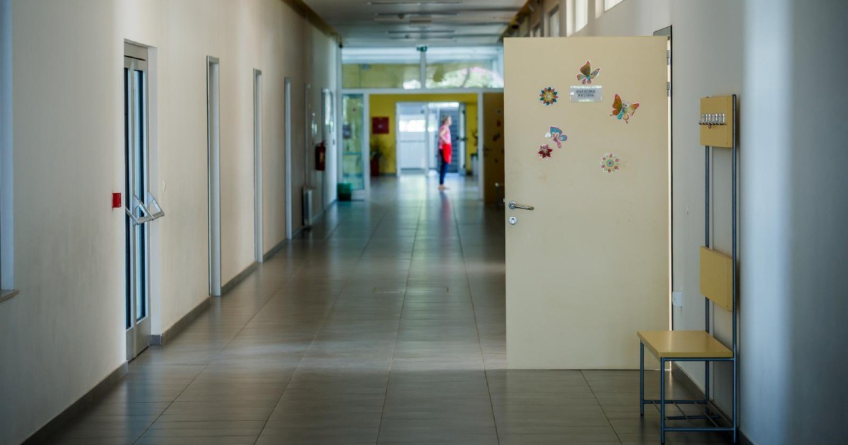 Udruga o prvašiću zagrebačke škole: "Zabio je olovku u ruku dječaka"