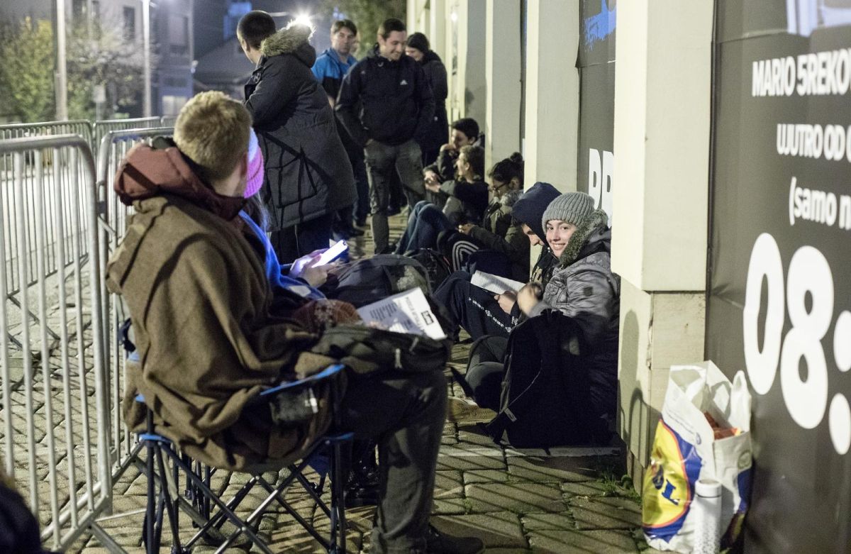Zagrepčani poludjeli na Black Friday: Cijelu noć kampirali ispred dućana