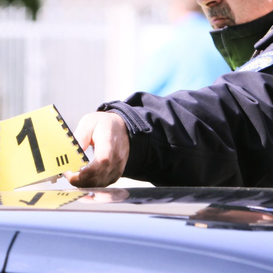 Mladić u Koprivnici sletio BMW-om s ceste, ozlijeđena 20-godišnja suputnica