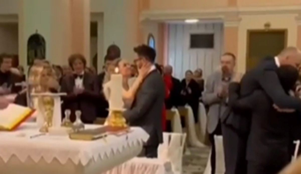 Pojavila se prva snimka iz crkve, pogledajte prvi poljubac vjenčanih Graše i Hane
