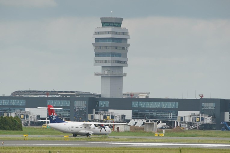 Autom uletio na pistu aerodroma u Beogradu pa bježao do granice s BiH