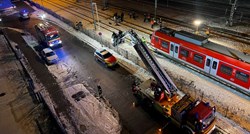 Mladić u Njemačkoj se popeo na krov vlaka, udarila ga struja od 15.000 volti