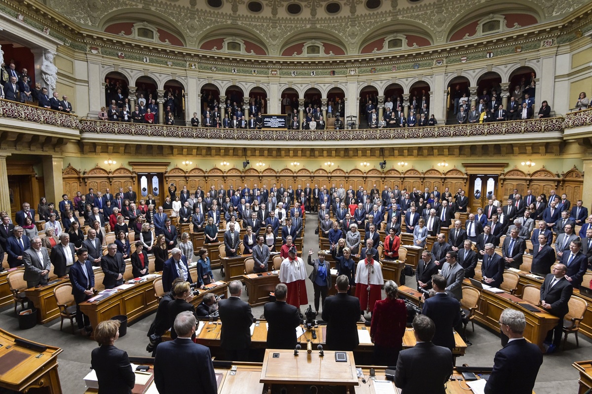 Švicarska danas glasa o zabrani suradnje s NATO-om i sankcija