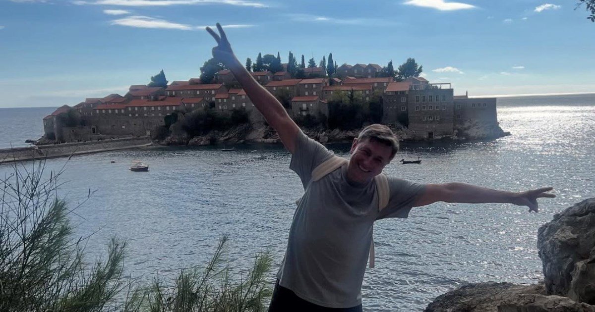 "Tko je ova diva?" Bivši slovenski predsjednik u odijelu odšetao u more i postao hit