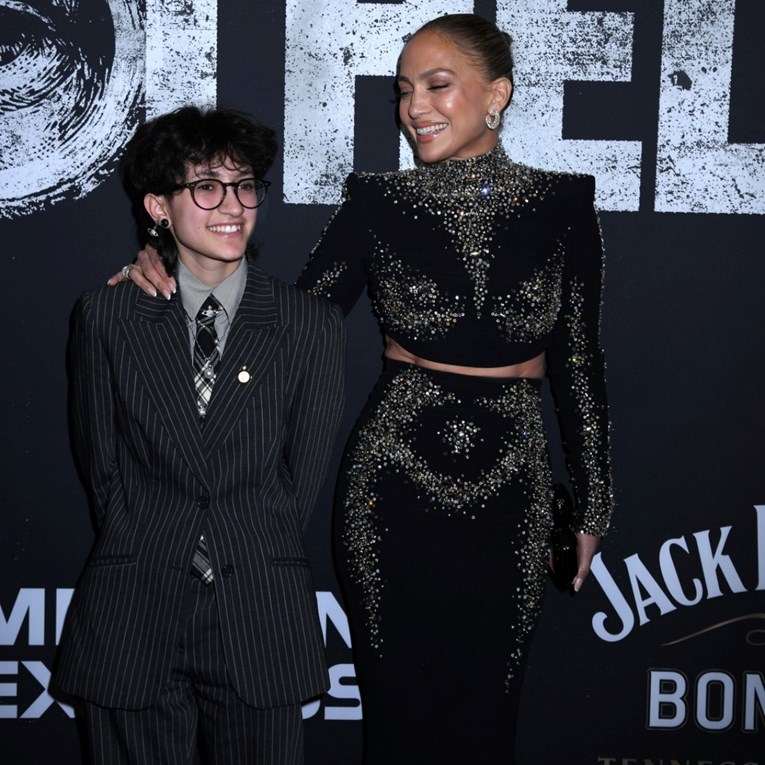 FOTO Jennifer Lopez na premijeru Otela došla s nebinarnim djetetom (17)