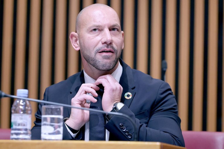 Oporba nezadovoljna uredbom o oglašavanju na društvenim mrežama, HDZ je podržava