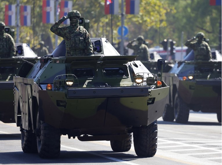 Srbija ponovno uvodi obvezni vojni rok