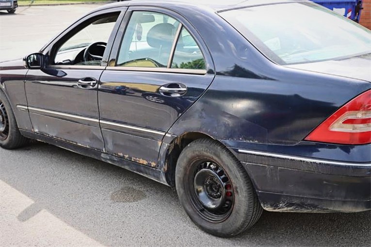 FOTO Policija kod Đakova isključila auto iz prometa: "Imao je opasne nedostatke"