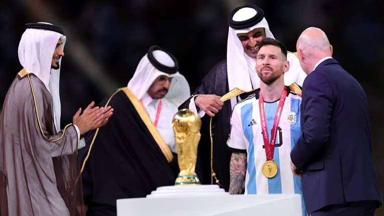 Rumunjski trener otkrio što bi se dogodilo da je Messi odbio staviti crni plašt