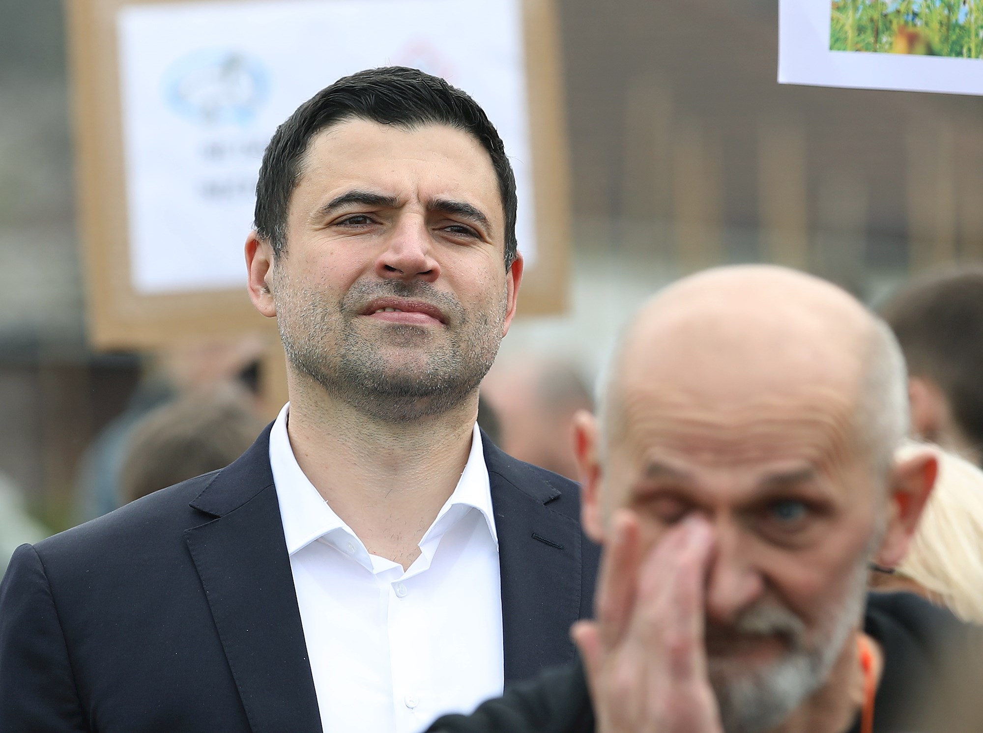Bernardić došao na prosvjed, nije se dobro proveo: "Ajde iš! Bježi!"