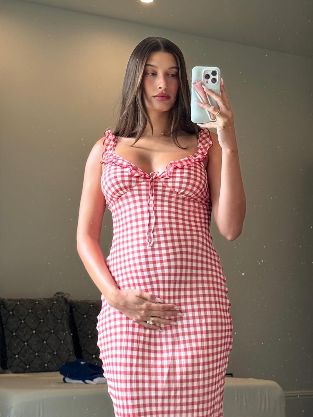Hailey Bieber otkrila što je koristila protiv strija i za ravan trbuh nakon poroda