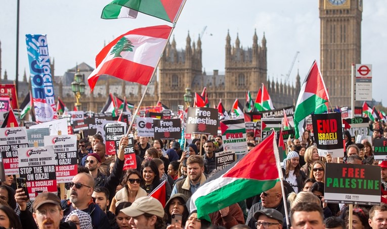 FOTO I VIDEO Masovni propalestinski prosvjed u centru Londona. Ulice zakrčene