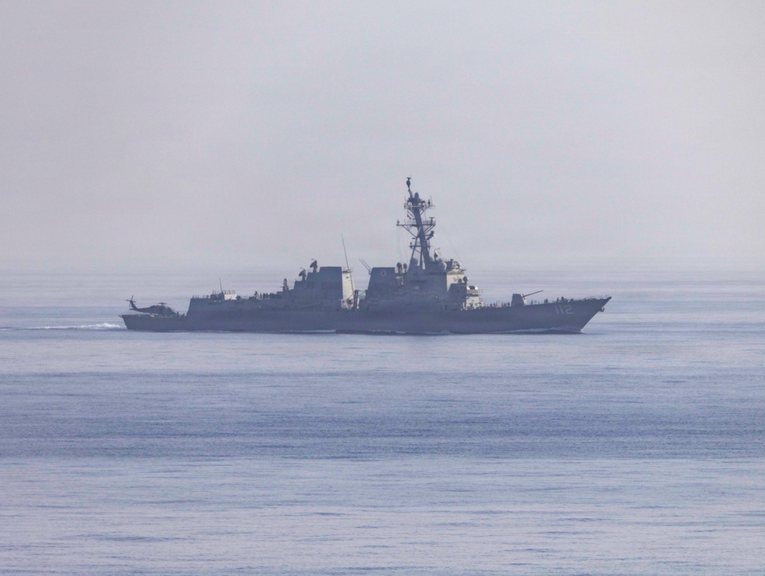 Politico: Američka mornarica igra smrtonosnu igru u Hormuzu