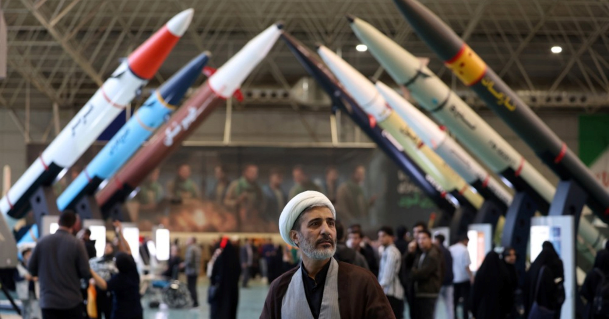 Još nitko nije vidio vrhovnog vođu Irana u javnosti. Tko vodi ratnu strategiju?