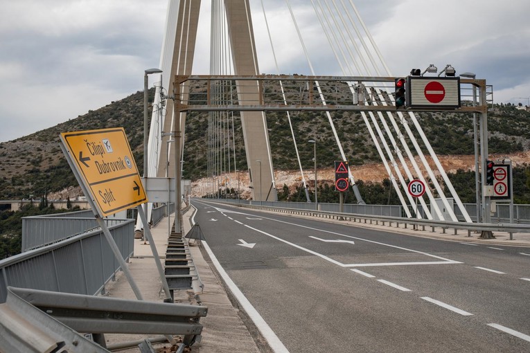 Olujni vjetar na Jadranu, na nekoliko važnih pravaca zabrane za dio vozila