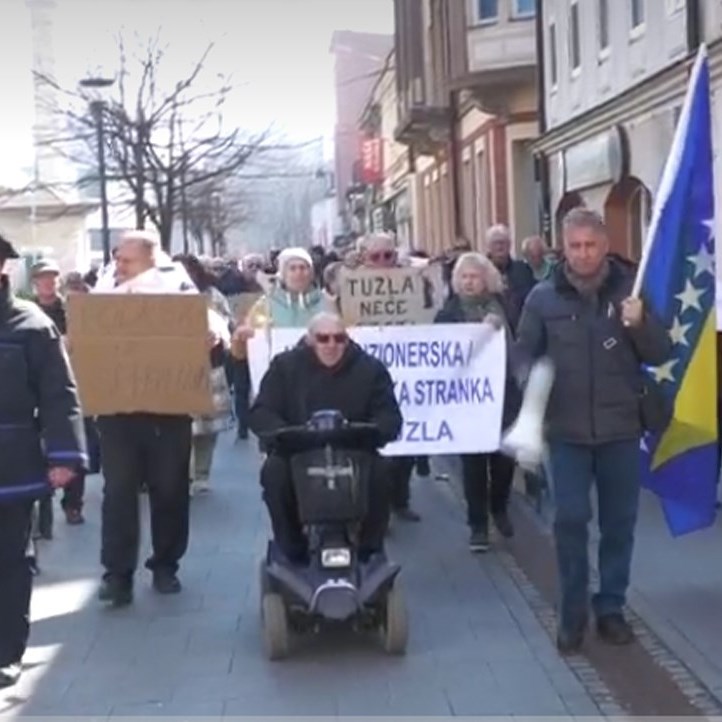 Prosvjedovali umirovljenici u Tuzli: "Strašno živimo, bijedno. Ni za kruh nema..."